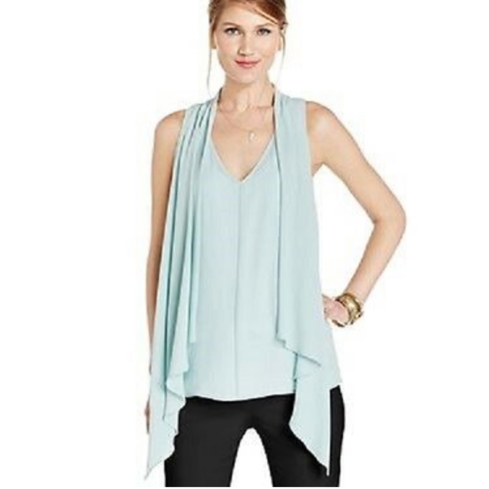 Karen Kane mint green blouse. NWT. Size M.